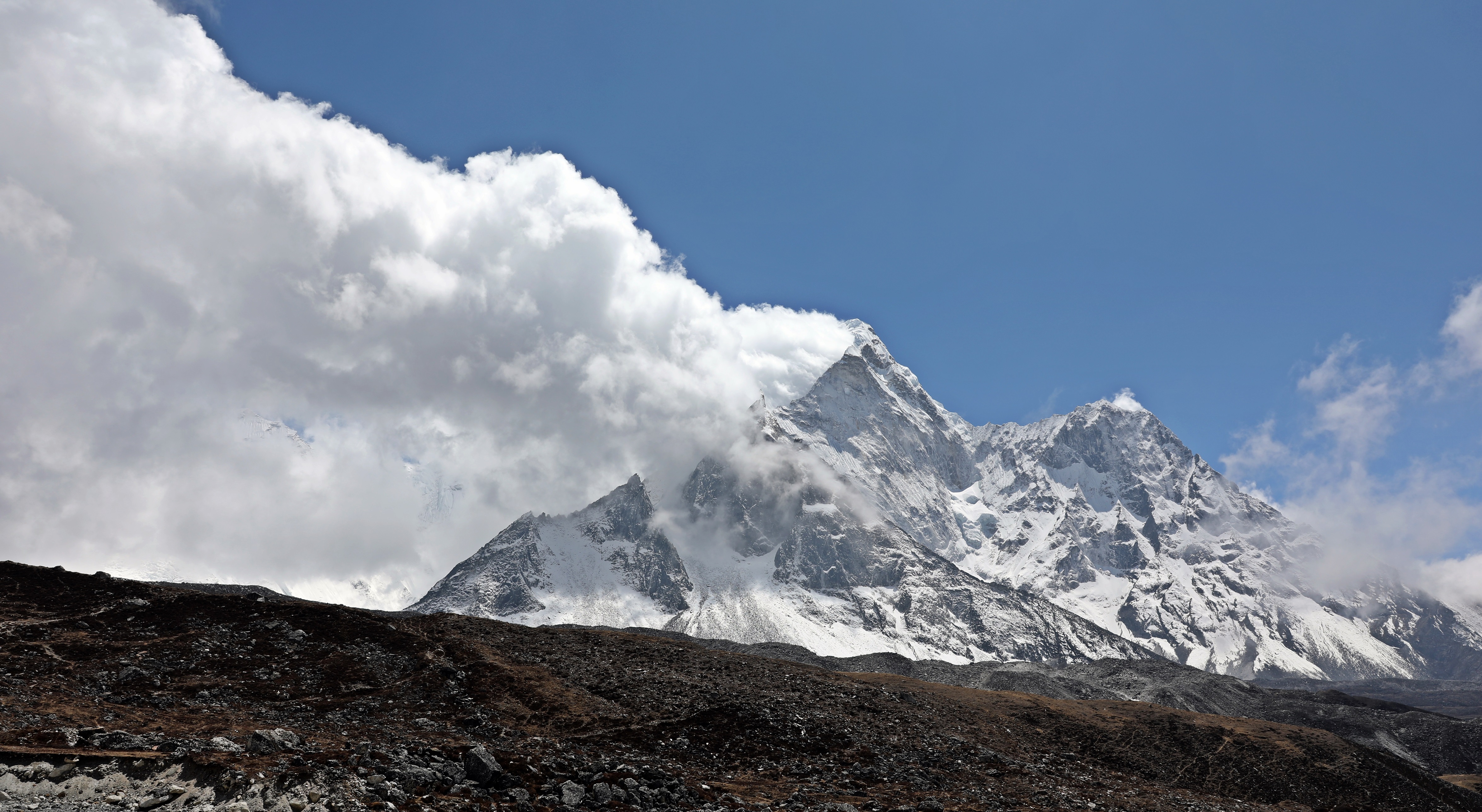 Ama Dablam and its plume