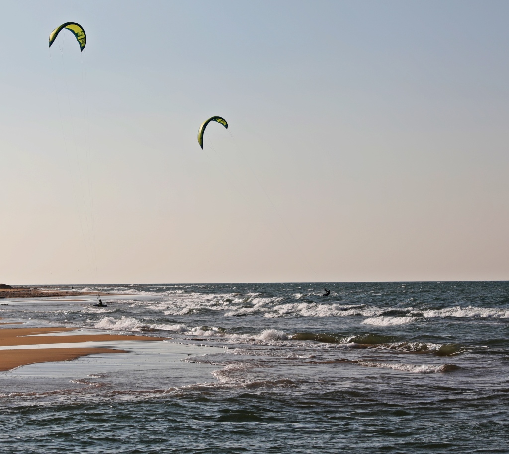 Kite surfers, Kalpitiya Beach