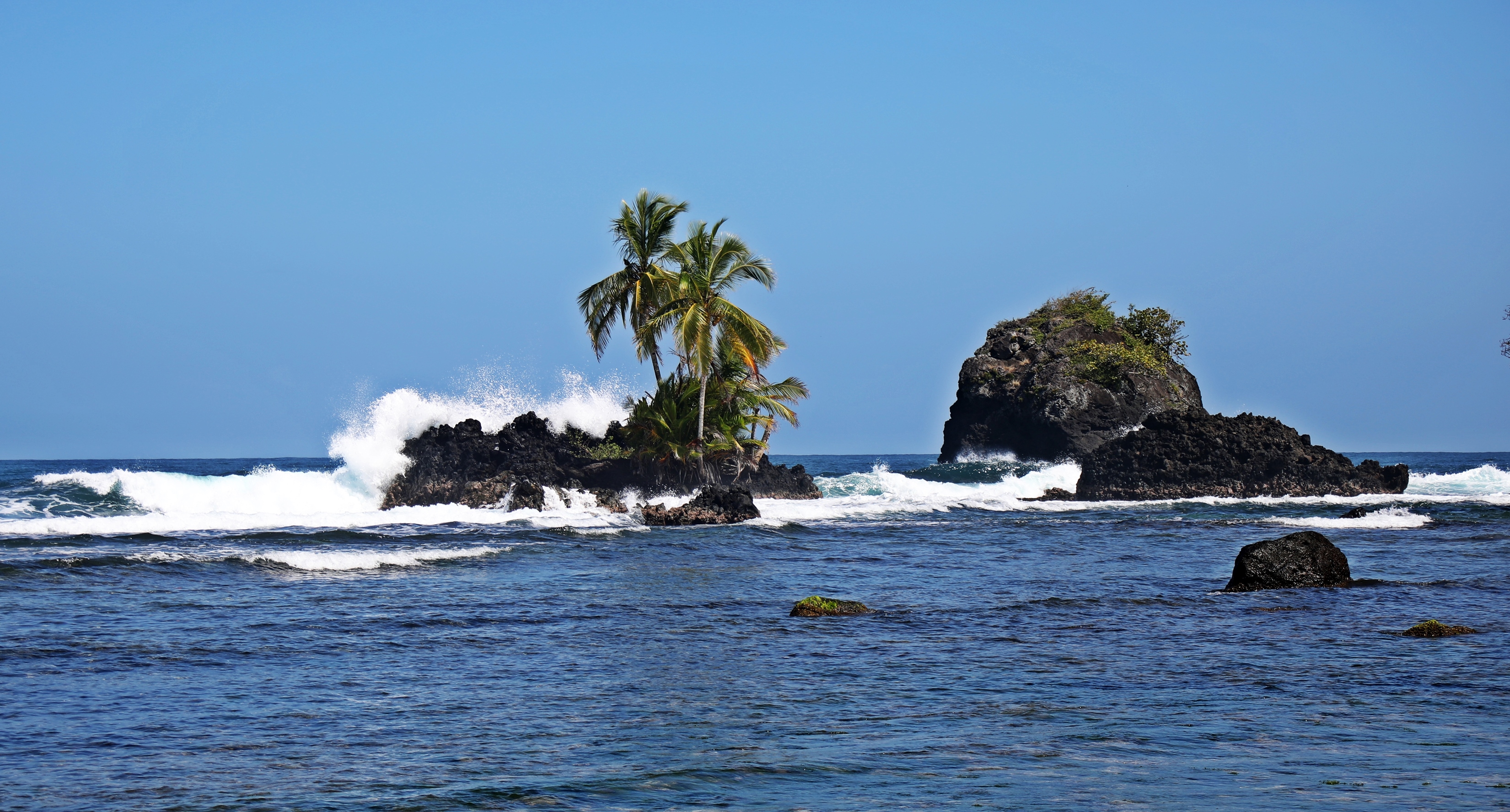 Rocks between the beaches, Isla Bastimentos