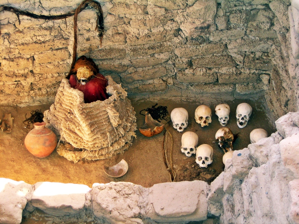 Mummy with skulls, Chauchilla Cemetery