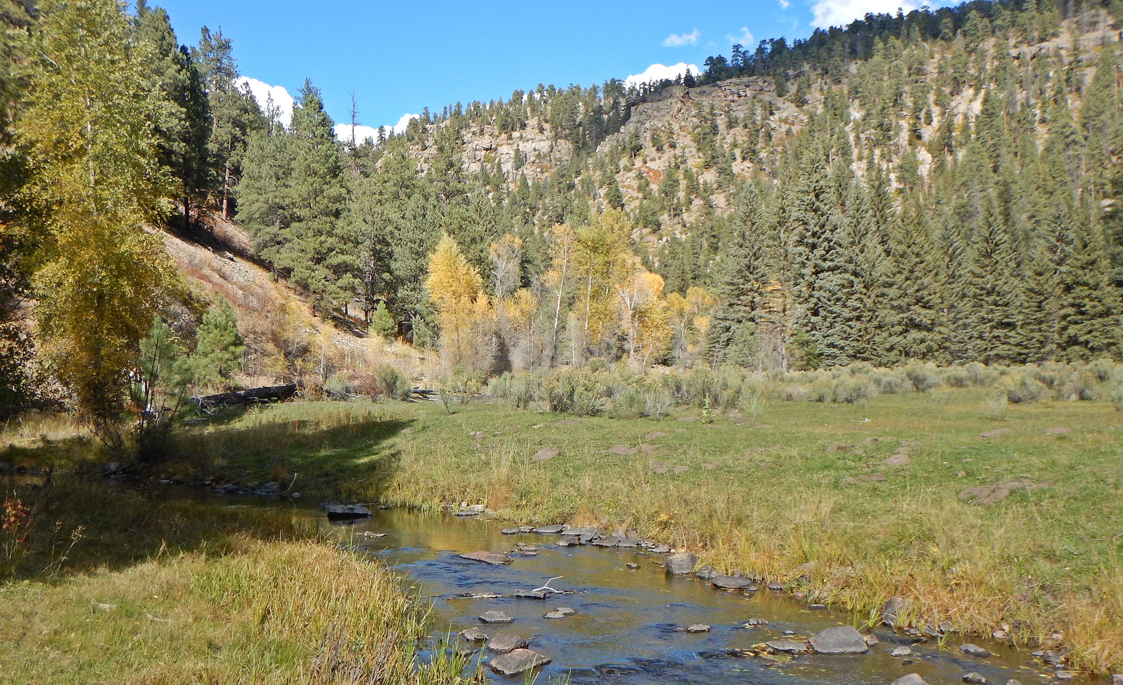 Rio Tusas below the blaze