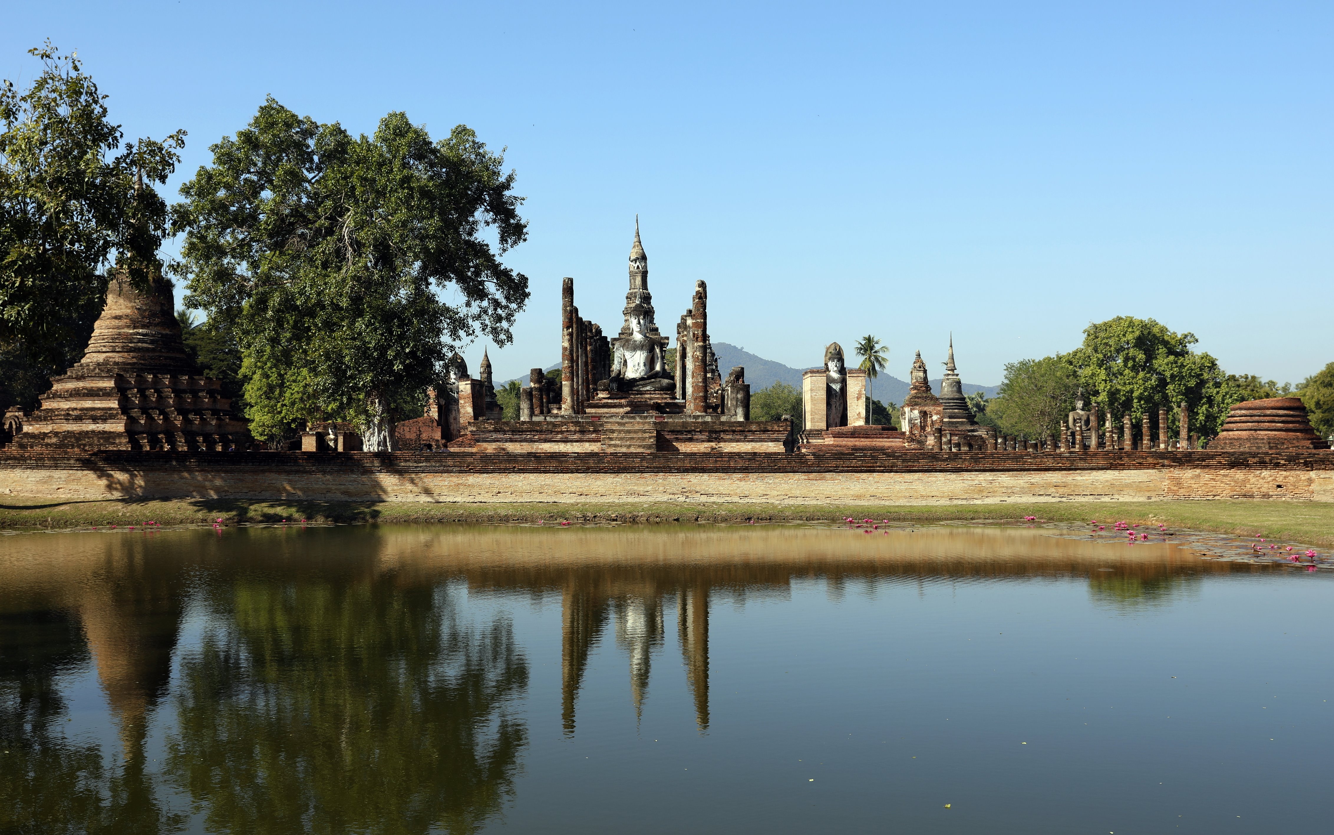 Thailand – The Ancient Capitals of Ayutthaya and Sukhothai